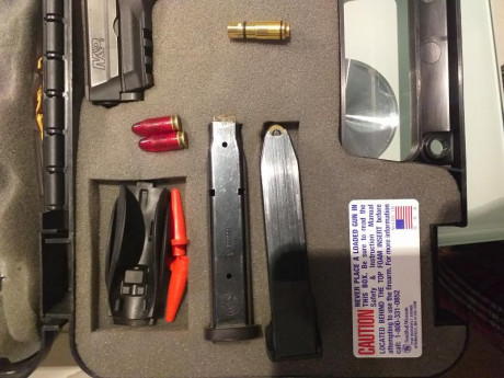 Buenas, vendo S&W MP9 con no más de 500 disparos. La vendo por no usarla. Se puede ver el muelle todavía 00