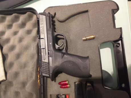 Buenas, vendo S&W MP9 con no más de 500 disparos. La vendo por no usarla. Se puede ver el muelle todavía 01