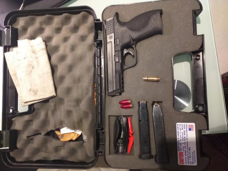 Buenas, vendo S&W MP9 con no más de 500 disparos. La vendo por no usarla. Se puede ver el muelle todavía 00