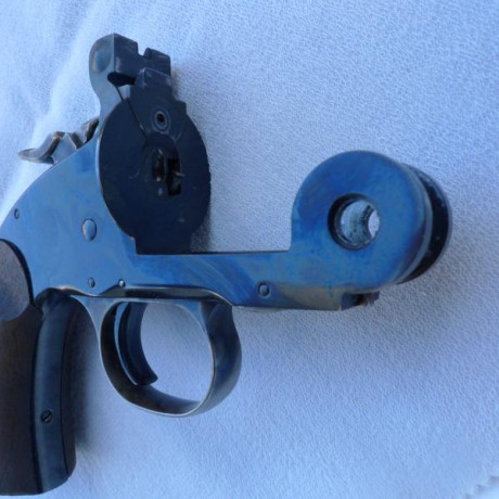 En venta Uberti Schofield Revolver.
 
Guiado en F.
Calibre 45 Colt.
En muy buen estado i funcionando perfectamente.
Se 122