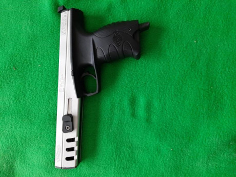 Buenos días:
Vendo por 75 euros o cambio por unas gafas de tiro, una Walther. Modelo SP22 M3. Guiada en 02