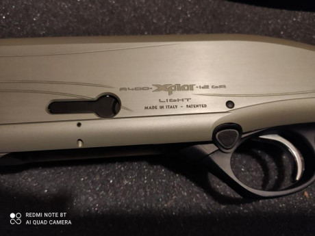Hola, vendo una Beretta A-400 xpior-ligh con kick-off y cañón de 66 en calibre 12, tres chokes. Es ligerísima 00