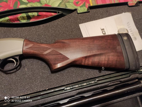 Hola, vendo una Beretta A-400 xpior-ligh con kick-off y cañón de 66 en calibre 12, tres chokes. Es ligerísima 12
