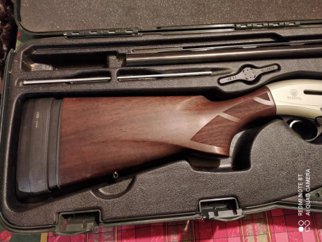 Hola, vendo una Beretta A-400 xpior-ligh con kick-off y cañón de 66 en calibre 12, tres chokes. Es ligerísima 20