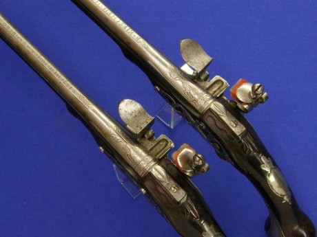 Voy a colocar unas fotos de un arma larga alemana de llave de mecha del siglo XVI. 51