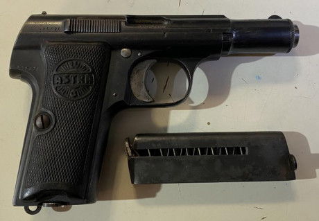 Vendo magnífica e histórica pistola Astra 300, del Cal.  9 C. '

Guiada en F y funcionando perfectamente. 01