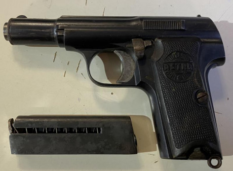 Vendo magnífica e histórica pistola Astra 300, del Cal.  9 C. '

Guiada en F y funcionando perfectamente. 00