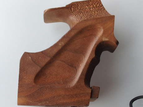    Cacha Steyr zurda impecable tamaño M (ver fotos).......85€ (envio incluido)   . Interesados comunicarse 00