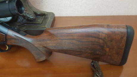 Vendo Rifle Browing MARAL rectilíneo en madera, cal.300 muy bien cuidado está en perfectas condiciones 01