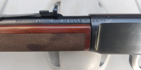 Buenas noches, un amigo da en adopción esta carabina winchester del 22, con visor incluido y alguna cosa 12