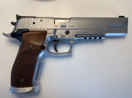 Vendo mi SIG SAUER X-Six P226 Classic. Una máquina de precisión en 9mm.
La serie Sig Sauer Classic se 01