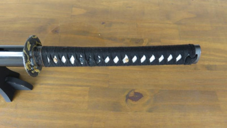 Vendo KATANA inox muy cuidada de Toledo con peana en perfecto estado, el filo es el original no se a utilizado 01