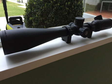 Vendo visor vector optics sentinel 10-40x50. Me venía con la carabina que he comprado y no lo necesito. 01