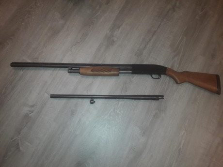 Vendo escopeta de corredera marca maverick con dos cañones uno liso de 60cm  y el otro de 70cm con choques 00