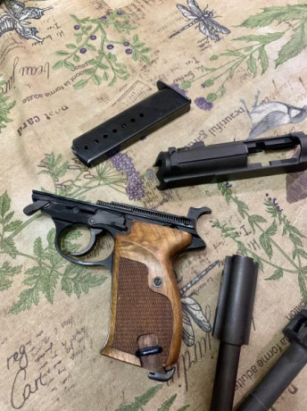 (más fotos añadidas en los últimos post...)

Ofrezco a la venta una  Walther P38  con gran cantidad de 122