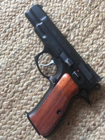 Buenos días...

por herencia, vendo la siguiente arma:

Pistola Cz 9mmPb, por 400 euros.

Arma en deposito 01