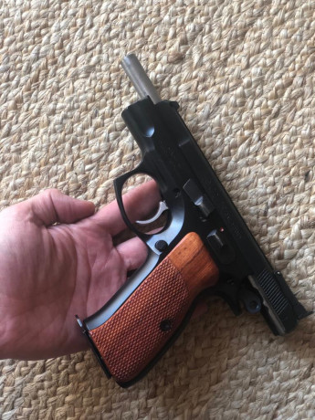 Buenos días...

por herencia, vendo la siguiente arma:

Pistola Cz 9mmPb, por 400 euros.

Arma en deposito 00