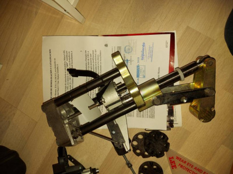 Muy buenas compañeros,

Vendo lee pro 1000 nueva a estrenar. 

No se ha montado nunca, esta en su caja 52