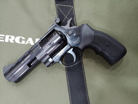 Buenos días!!
Vendo revolver Weihrauch HW 38T, del calibre 0,38 sp (solo 0,38, no 357 magnun), cañón de 02