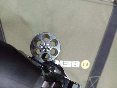 Buenos días!!
Vendo revolver Weihrauch HW 38T, del calibre 0,38 sp (solo 0,38, no 357 magnun), cañón de 11