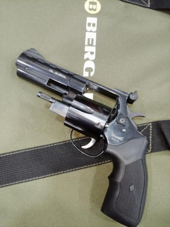 Buenos días!!
Vendo revolver Weihrauch HW 38T, del calibre 0,38 sp (solo 0,38, no 357 magnun), cañón de 21