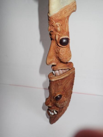  a todos:

Vendo este cuchillo tribal brasileño de la marca Tramontina de los años 80, nunca se usó.

Hoja 00