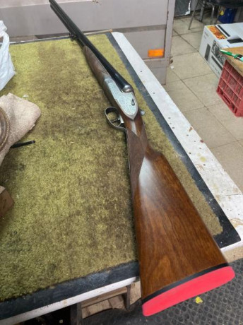 Buenas, un amigo vende esta escopeta, preciosos grabados, cañones recién pavonados y maderas nuevas, 70 01