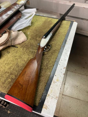 Buenas, un amigo vende esta escopeta, preciosos grabados, cañones recién pavonados y maderas nuevas, 70 00