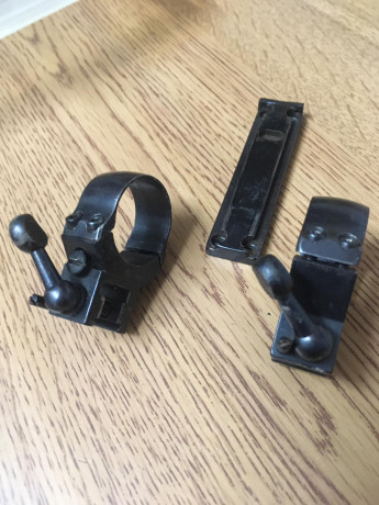 Vendo base y anillas de 26mm con cola de milano de la marca Apel ,por lo que son de acero y muy fiables 00