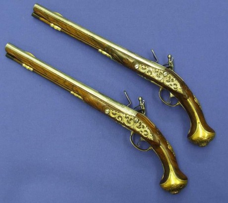 Voy a colocar unas fotos de un arma larga alemana de llave de mecha del siglo XVI. 71