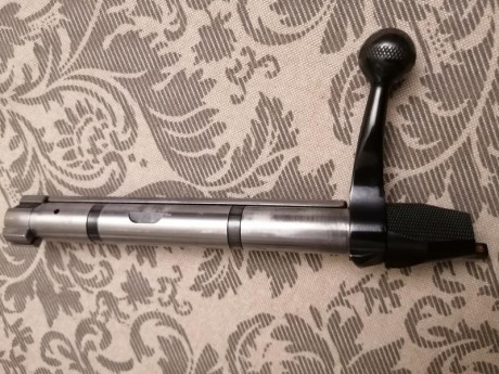 Hola.

Vendo por exceso de armas , rifle Sako AIII Stutzen en calibre 270 Win. Monturas Picatinny que 21