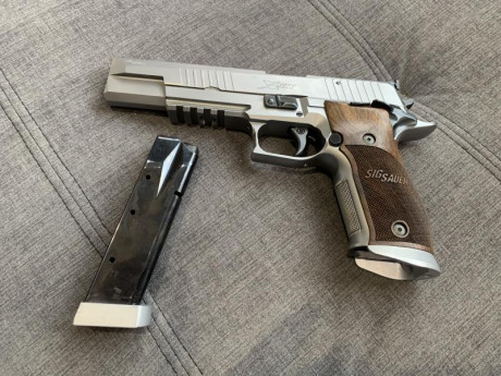 Vendo mi SIG SAUER X-Six P226 Classic. Una máquina de precisión en 9mm.
La serie Sig Sauer Classic se 100