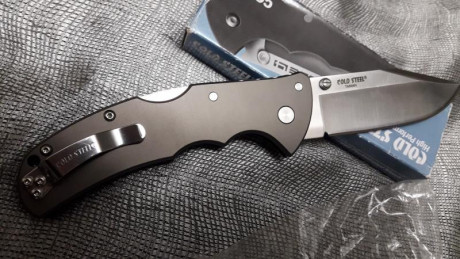 Vendo estas navajas cold steel clip point code 4 y finnwolf Nuevas sin uso alguno  , están  en Valencia 00