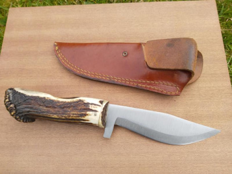 Muy buenas a todos.
  Vendo este excelente cuchillo de taramundi. En inox
De estilo rústico y con el cuño 00