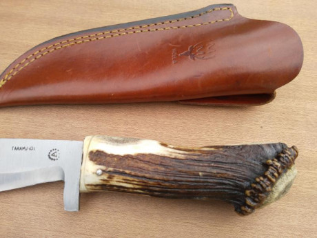 Muy buenas a todos.
  Vendo este excelente cuchillo de taramundi. En inox
De estilo rústico y con el cuño 11