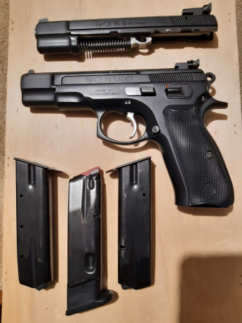 SE VENDE,GATILLO ALIGERADO , ALZAS REGULABLES EN ALTURA Y DERIVA,CON DOS CARGADORES PARA EL 9mm Y UNO 02