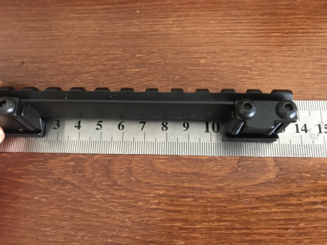 Se vende base picatinny de acero para rifle CZ550/537/ZKK600 ,carril de 19mm y longitud 128mm.
 Precio 01