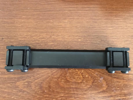 Se vende base picatinny de acero para rifle CZ550/537/ZKK600 ,carril de 19mm y longitud 128mm.
 Precio 00