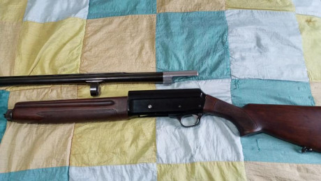 Vendo escopeta semiautomática Franchi, de los 70,  como nueva, aún esta sin limitar a 3 tiros. Precio 00