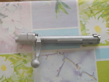 Vendo rifle Santa Barbara Deluxe calibre 300 Win Mag. Culata Hogue y bases Warne.  Se realizan envios 91