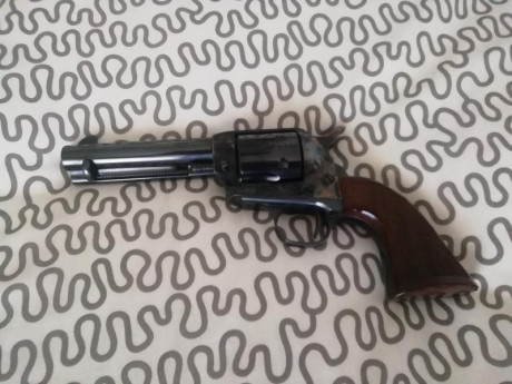 Vendo revolver A. Uberti Cattleman "El patrón" 45 LC cartucheria metálica, único dueño, guiado 01