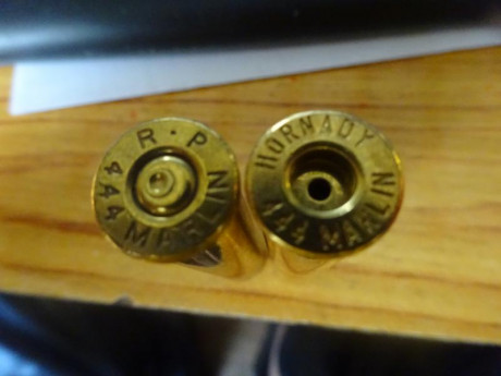 Buenas noches.

Me acabo de encontrar con unas cuantas vainas de 1 tiro del .444 Marlin y veo que unas 60