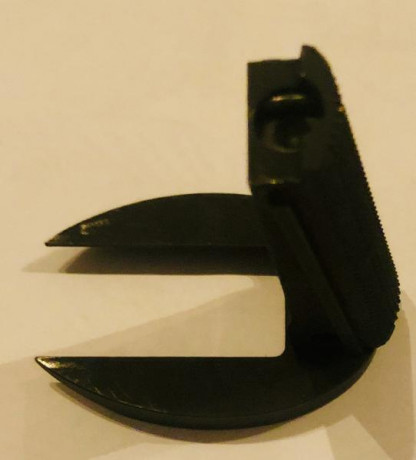 Se vende este magnífico MAGWELL para pistolas 1911 (del fabricante KIMBER), en acabado negro.
Está fabricado 02