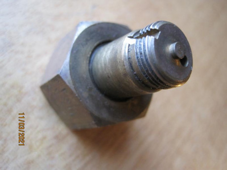 Busco adaptador para llenado de CO2 para pistola Walther, según fotos. Si algún compañero tiene alguno 01