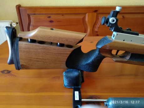 Se vende carabina Walther modelo CG 90 de calibre 4.5 está en Collado Villalba su precio 550 € más portes 20