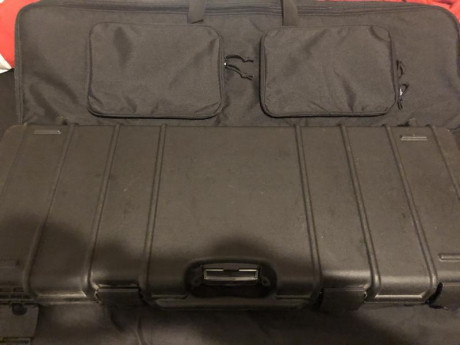 Vendo maletín marca Negrini con marcas de uso pero en muy buen estado, mide unos 90x30 (tenia guardada 00