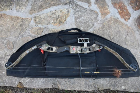 Arco de caza PSE, prácticamente nuevo, potencia 45 a 70 libras con puntos de mira marca cobra , reposaflechas 10