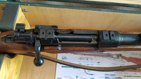 Muy buenas, un amigo me ha pedido que ponga a la venta un mauser 98 con su caja-estuche, el arma está 00