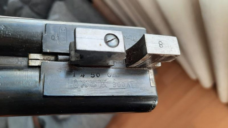 Victor Sarasqueta modelo 203E. Escopeta expulsora, culata inglesa, gatillo articulado y salida de gases.
Calibre 21