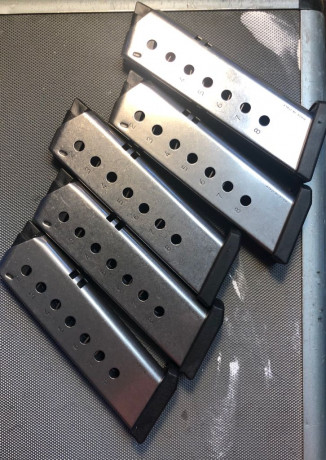Por motivos de salud un amigo del club vende esta pistola   sig sauer P220 X SIX en 45 acp 
Tiene menos 10